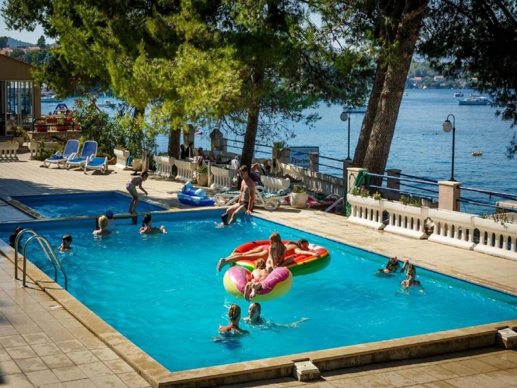 Lumbarda Resort Apartments エクステリア 写真